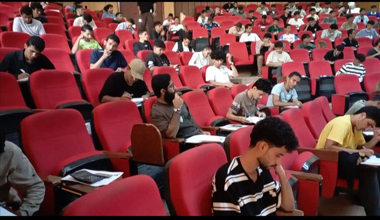 تدشين امتحانات المفاضلة للطلاب المتقدمين في كلية الهمدسة